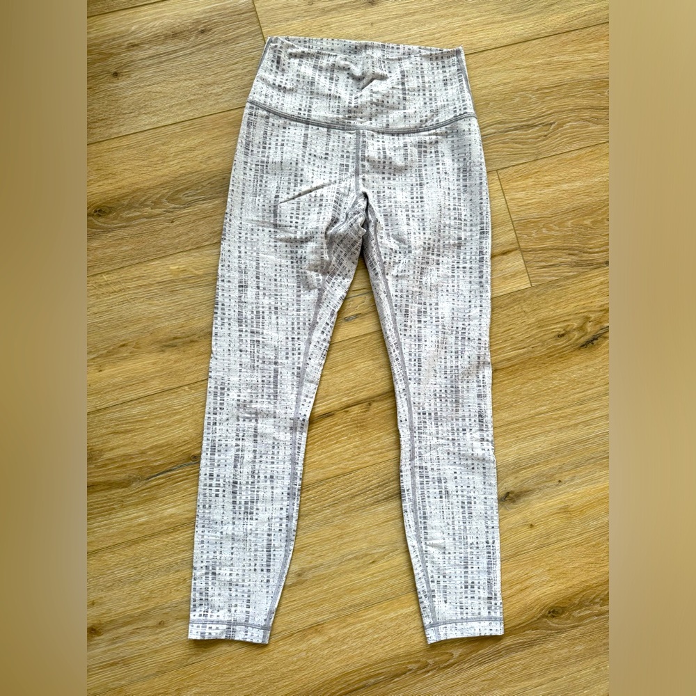 Lululemon Wunder Under High Rise Tight / Legging 25” Luxtreme - size 6